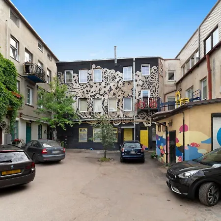 Yard Gallery Apartment *